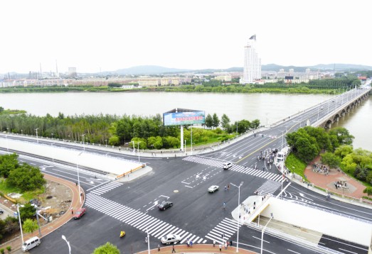 龙潭大桥改建过程中滑车的应用